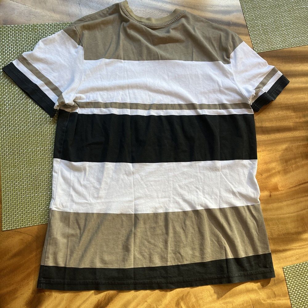 Guess: Los Angeles Patterned Tee Black Tan‎ Striped Color - Picture 4 of 4